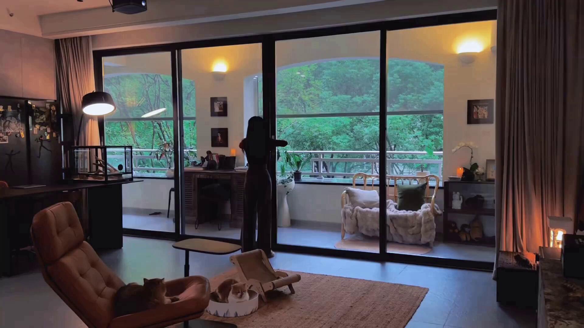 A good day begins with opening the Xibang doors and windows.